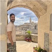 Ciao a tutti!
Sono Mirko, e sono entusiasta di iniziare questo viaggio con voi nell'apprendimento della bella lingua italiana